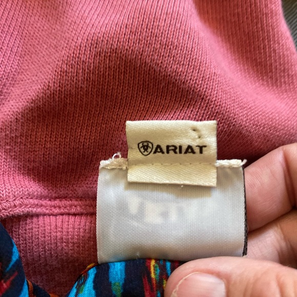 Ariat long sleeved women’s shirt. Size large - Picture 5 of 7